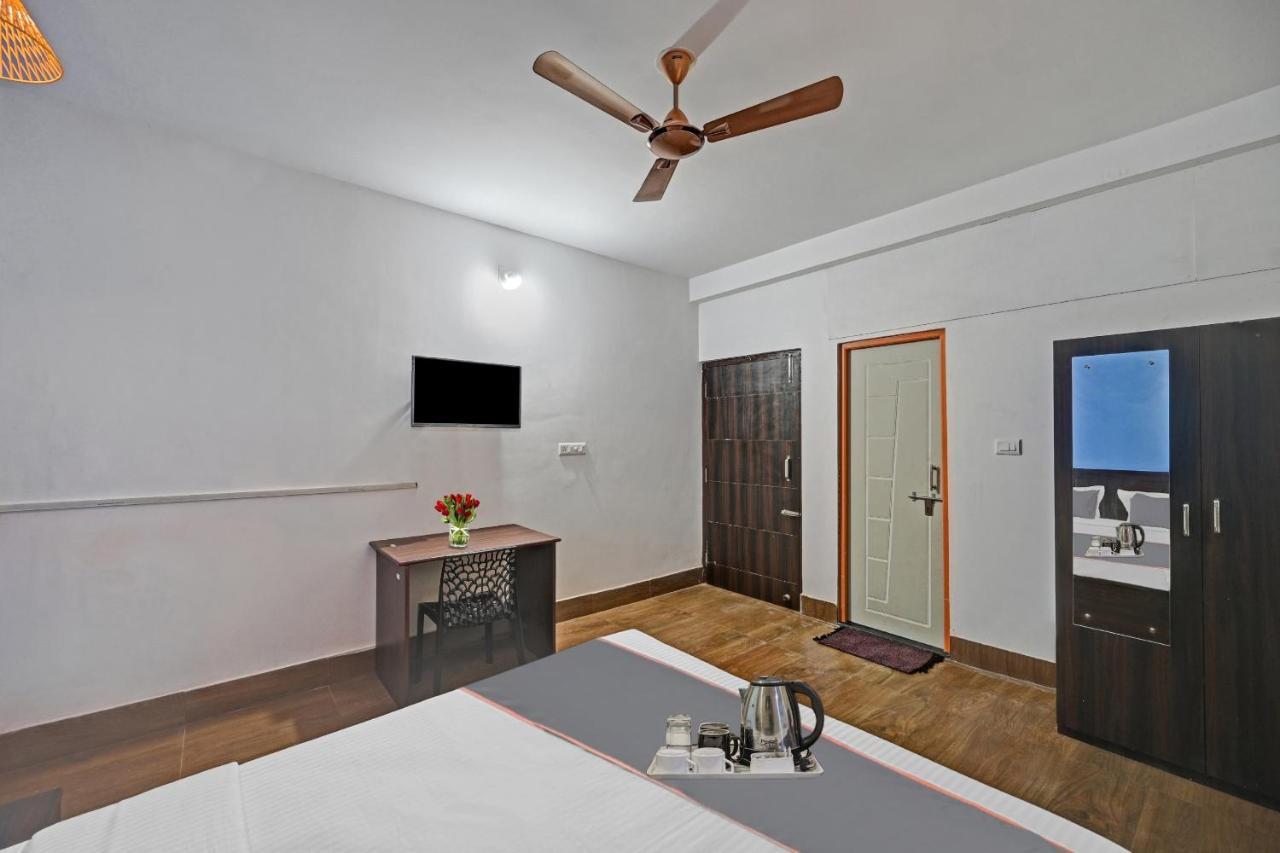 Capital O Madison Blue Hotel Bhubaneswar Exterior photo